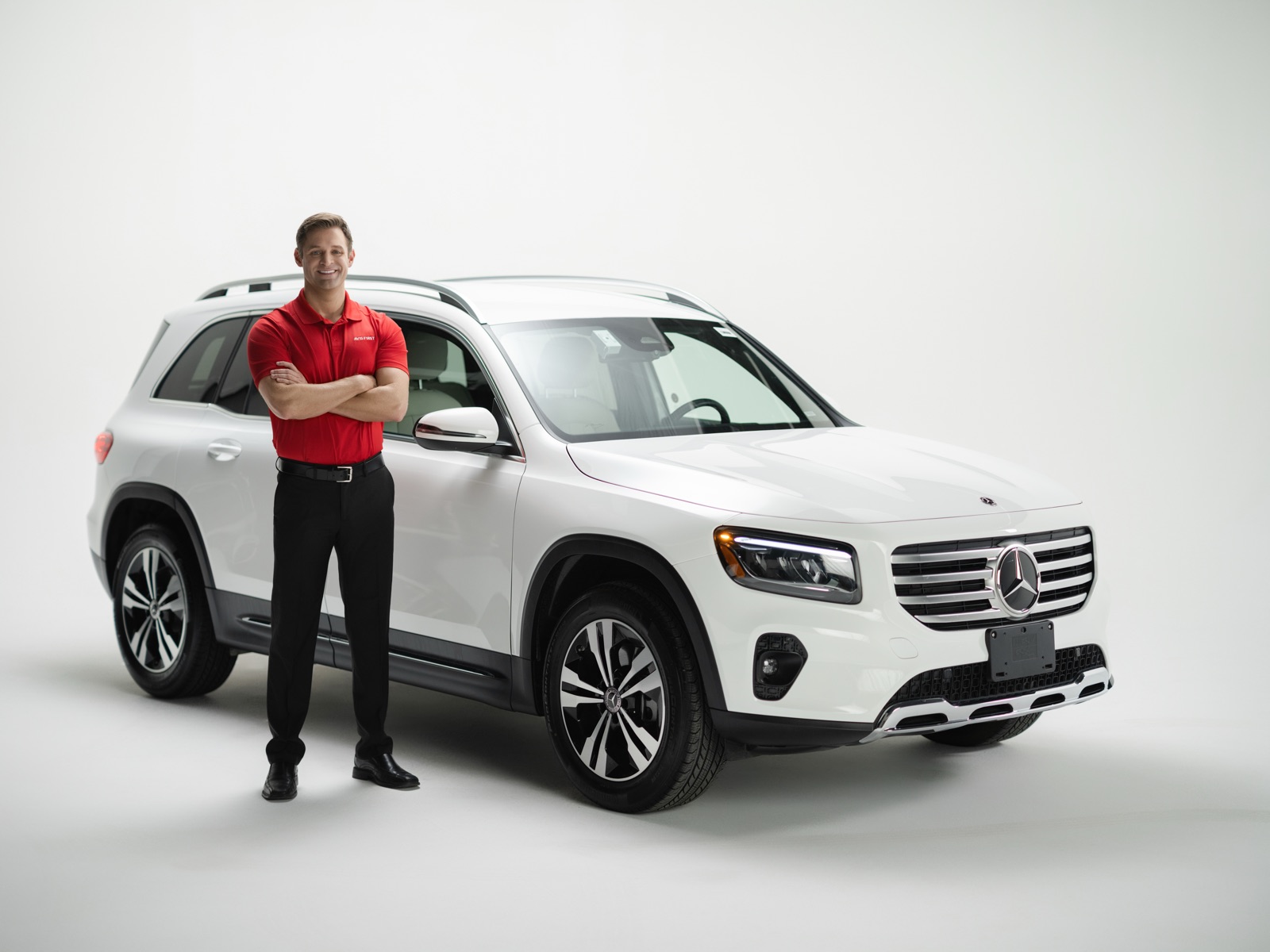 SUV front angle — outdoor location