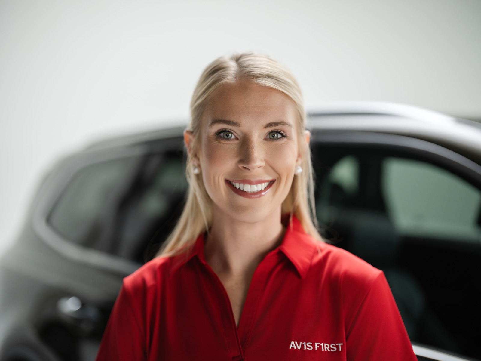 Airport terminal — Avis signage and service