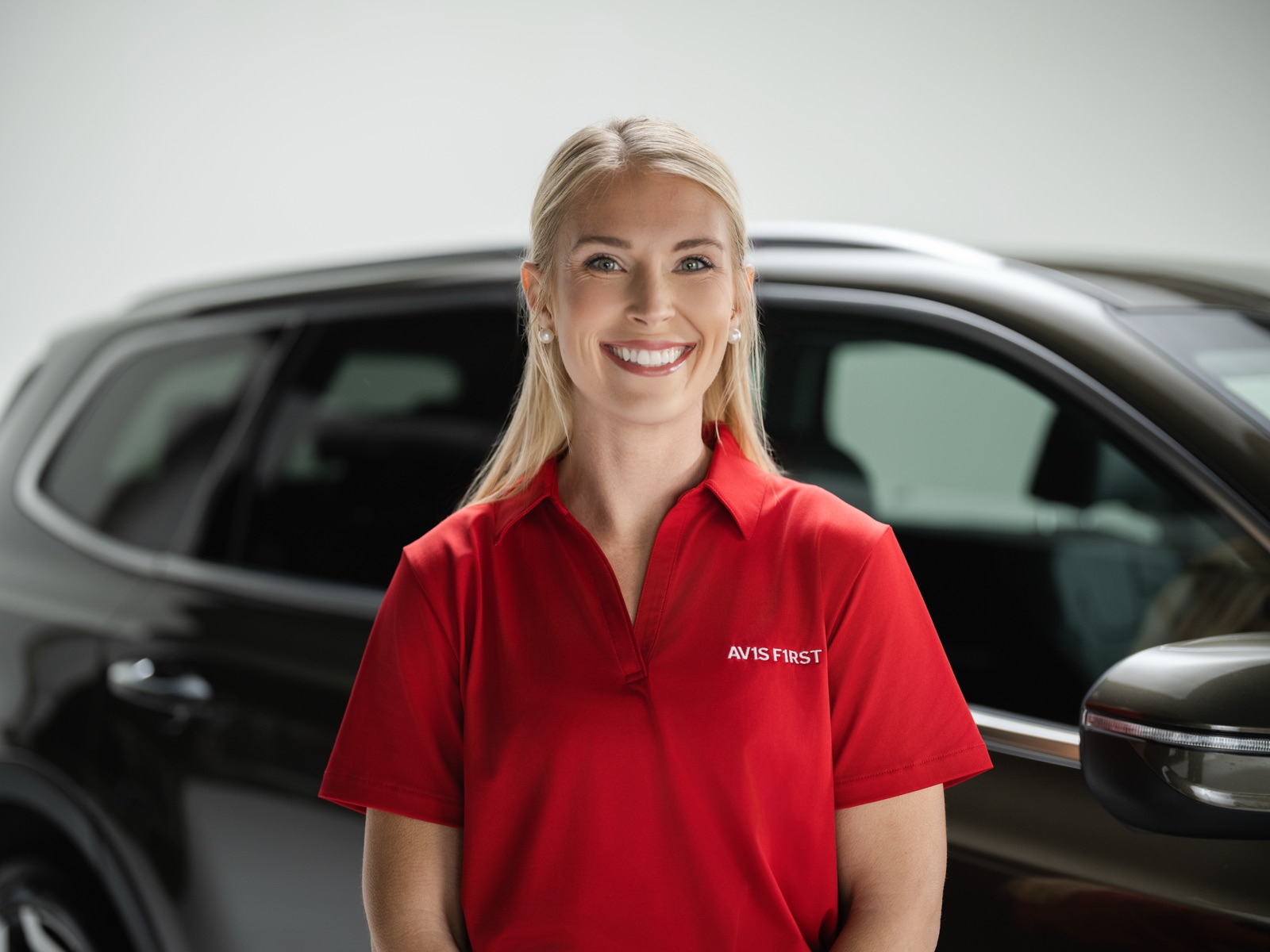 Mercedes studio — employee with vehicle